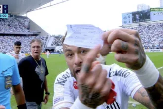erro-do-arbitro-faz-neymar-ser-substituido-por-engano-em-santos-x-coritiba-–-cnn-brasil
