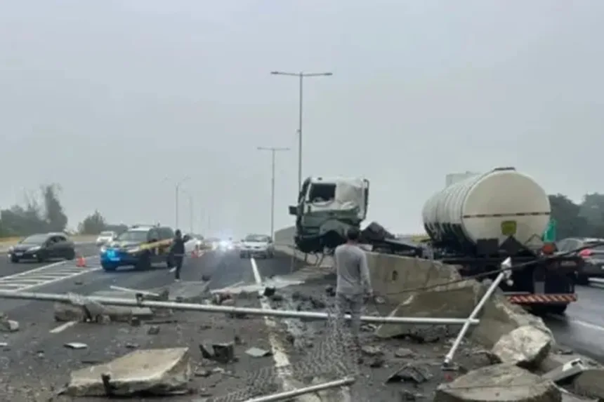 motorista-perde-controle-de-carreta-e-invade-pista-contraria-na-br-116.-veja-video