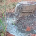 video:-moradores-denunciam-esgoto-transbordando-proximo-a-corrego-em-aparecida