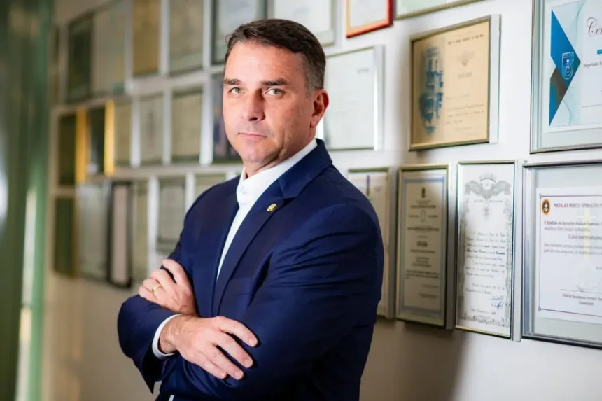 pl-convoca-reuniao-com-flavio-bolsonaro-e-bancadas-do-senado-e-da-camara-apos-crise-com-master