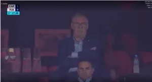 e-#fake-foto-de-carlo-ancelotti-dormindo-no-jogo-athletico-pr-x-flamengo;-imagem-foi-manipulada-com-inteligencia-artificial