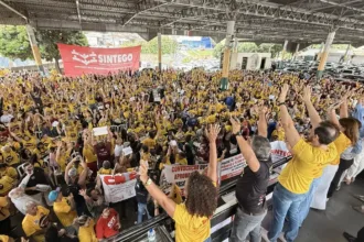 servidores-da-educacao-de-goiania-encerram-greve