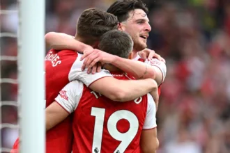arsenal-e-campeao-ingles-apos-22-anos-com-tropeco-do-manchester-city-–-cnn-brasil