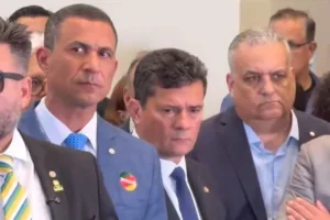 reacao-de-moro-apos-flavio-bolsonaro-admitir-visita-a-vorcaro-viraliza.-veja-video