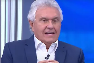 “nunca-me-viram-envolvido-em-negociatas-ou-qualquer-tipo-de-patifaria”,-diz-caiado-ao-cobrar-explicacoes-de-flavio-bolsonaro