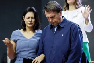 michelle-bolsonaro-diz-nao-‘se-meter’-em-crise-sobre-flavio-e-que-tem-que-cuidar-do-marido