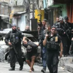 tres-em-cada-quatro-moradores-de-grandes-favelas-do-rio-rejeitam-operacoes-policiais,-diz-pesquisa