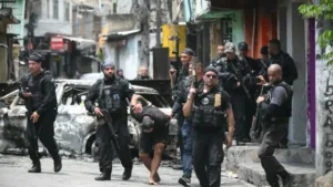 tres-em-cada-quatro-moradores-de-grandes-favelas-do-rio-rejeitam-operacoes-policiais,-diz-pesquisa