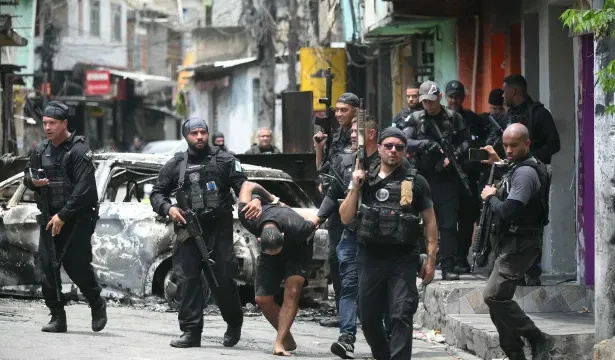 tres-em-cada-quatro-moradores-de-grandes-favelas-do-rio-rejeitam-operacoes-policiais,-diz-pesquisa