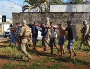 oito-sao-presos-e-ponto-de-drogas-que-cobrava-‘taxa’-de-usuarios-e-destruido-em-goiania