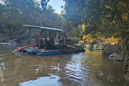 operacao-prende-grupo-de-garimpeiros-e-destroi-tres-balsas-em-goias