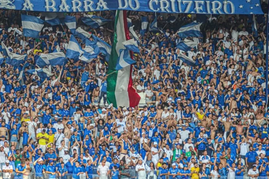 torcedor-brasileiro-e-preso-por-rasgar-dinheiro-em-estadio-da-argentina