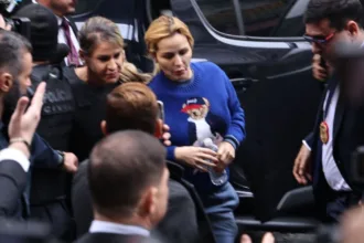 deolane-segue-presa-apos-audiencia-de-custodia-em-presidio-de-sp-–-cnn-brasil