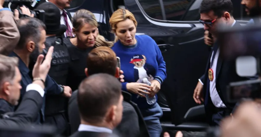 deolane-segue-presa-apos-audiencia-de-custodia-em-presidio-de-sp-–-cnn-brasil