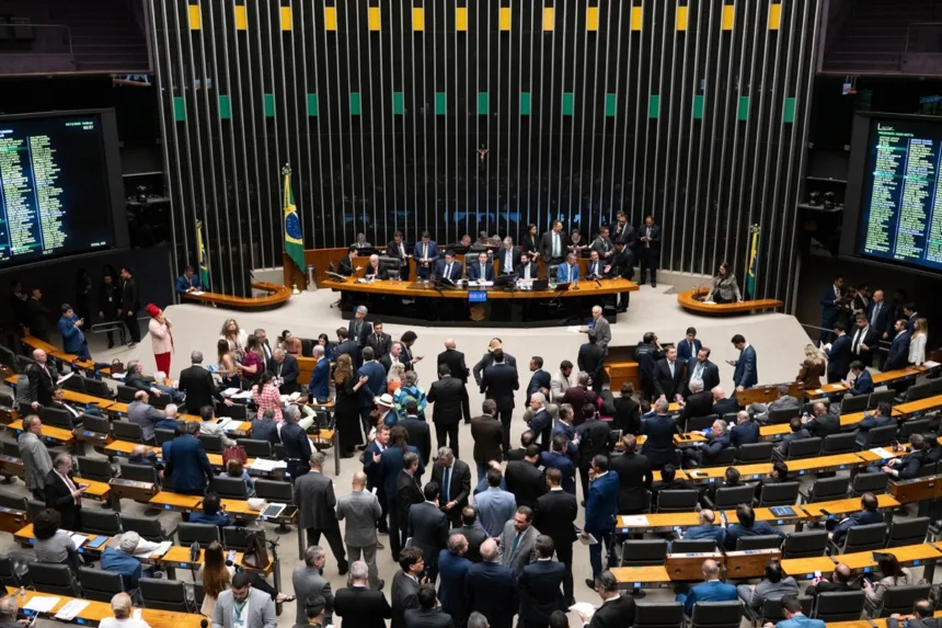 camara-aprova-proibicao-de-sigilo-em-gastos-com-viagens-de-autoridades