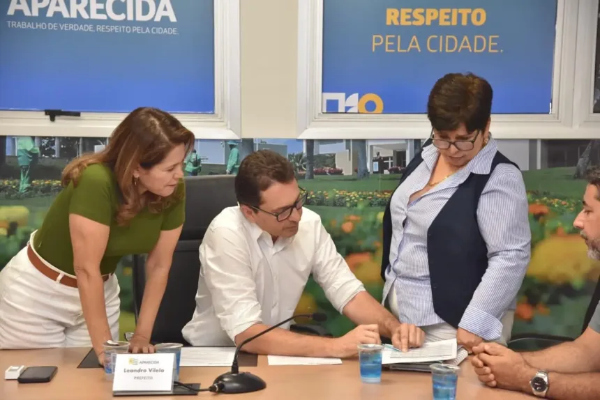 vilela-destrava-progressoes-e-beneficia-mais-de-3,3-mil-servidores-da-educacao-em-aparecida