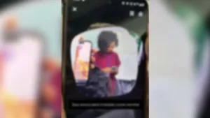 professora-denuncia-injuria-racial-apos-ser-fotografada-em-aula-enquanto-aluno-exibia-imagem-de-homem-negro-comendo-banana