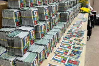 policia-apreende-200-mil-figurinhas-falsificadas-da-copa-do-mundo