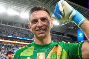 tensao-na-argentina:-goleiro-do-titulo-de-2022-lesiona-mao