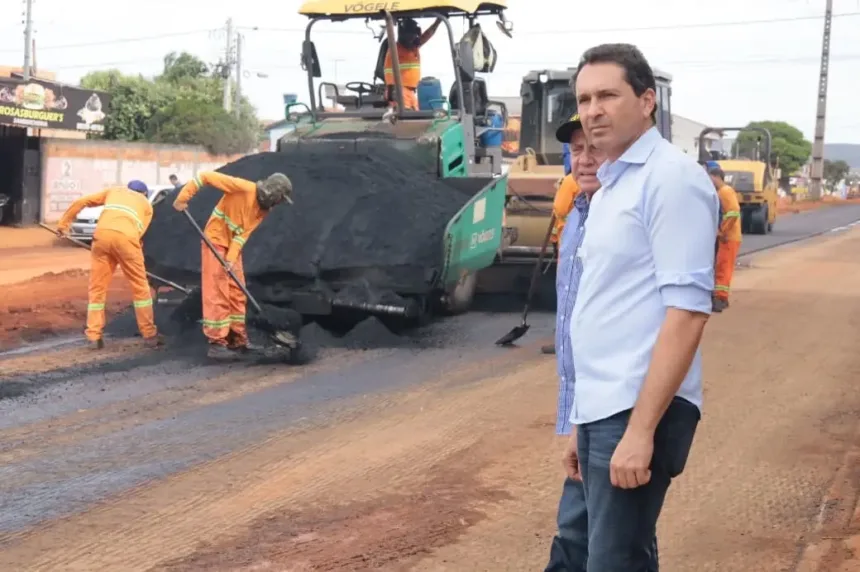 vilela-vistoria-obras-de-asfalto-e-drenagem-em-bairros-de-aparecida