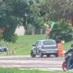 ms:-mulher-de-roupas-intimas-sobe-em-carro-em-protesto-inusitado