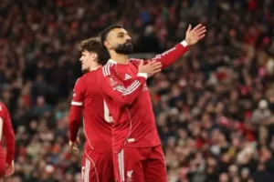fim-de-semana-triste:-oito-estrelas-do-futebol-dao-adeus-a-seus-times