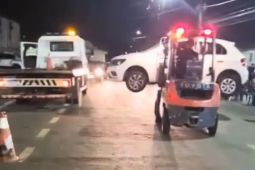 deu-mole:-carro-e-guinchado-perto-da-pecuaria-de-goiania