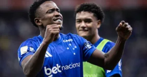 cruzeiro-segura-pressao-no-fim,-vence-chapecoense-e-respira-no-brasileirao-–-cnn-brasil