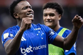 cruzeiro-segura-pressao-no-fim,-vence-chapecoense-e-respira-no-brasileirao-–-cnn-brasil