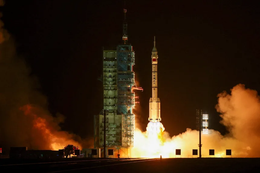 china-lanca-missao-para-se-preparar-para-ida-a-lua;-astronauta-chines-passara-um-ano-no-espaco-pela-primeira-vez