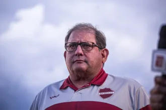 “esta-dificil?-esta,-mas-esta-gostoso”,-diz-guto-ferreira-apos-vitoria-do-vila-nova-na-serie-b