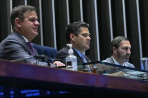 fim-da-escala-6×1:-empresarios-procuram-alcolumbre-para-melar-acordo-de-lula-com-motta