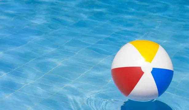 menina-de-11-anos-morre-apos-ser-jogada-em-piscina-para-‘brincadeira’-em-al