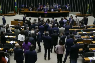 pec-pelo-fim-da-escala-6×1-tem-votacao-adiada;-confira-novos-prazos