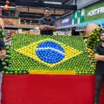 em-clima-de-copa,-empresario-de-goias-usa-hortifruti-para-homenagear-selecao-brasileira