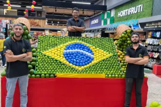 em-clima-de-copa,-empresario-de-goias-usa-hortifruti-para-homenagear-selecao-brasileira