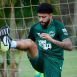 daniel-paulista-pode-ter-duas-voltas-importantes-no-meio-campo-do-goias-para-o-classico