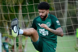 daniel-paulista-pode-ter-duas-voltas-importantes-no-meio-campo-do-goias-para-o-classico
