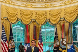 Flávio Bolsonaro e Donald Trump na Casa Branca