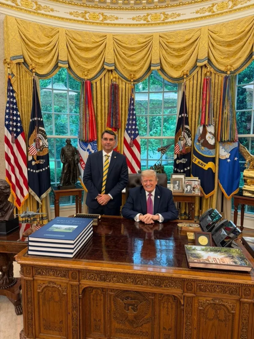 flavio-bolsonaro-e-recebido-por-trump-na-casa-branca-em-meio-a-crise-envolvendo-vorcaro-e-banco-master-–-o-globo