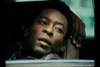e-#fake-video-de-pele-fazendo-‘profecia’-sobre-hexa-para-o-brasil-e-taca-erguida-por-jogador-do-santos;-audio-foi-criado-com-ia