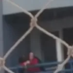 casal-transa-na-sacada-e-vizinhos-acionam-a-policia:-“entao-nao-olhem”