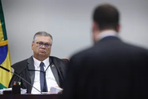 dino-diz-que-cargo-vitalicio-de-juiz-nao-significa-ingresso-no-reino-dos-ceus.-video