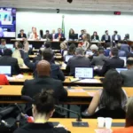 veja-como-votaram-os-deputados-da-comissao-especial-que-aprovou-o-fim-da-escala-6×1;-goiano-foi-favoravel