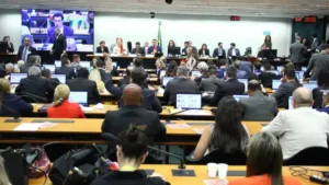 veja-como-votaram-os-deputados-da-comissao-especial-que-aprovou-o-fim-da-escala-6×1;-goiano-foi-favoravel