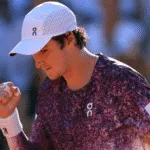 roland-garros:-joao-fonseca-arranca-virada-heroica,-bate-croata-e-enfrentara-djokovic-–-infomoney