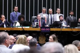 camara-aprova-fim-da-escala-6×1-e-estabelece-jornada-maxima-de-40-horas-semanais