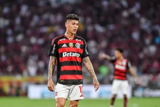 stjd-pune-jorge-carrascal-com-tres-jogos-de-suspensao-e-multa-apos-expulsao-em-flamengo-x-palmeiras