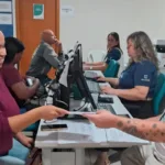 ultimo-dia:-feirao-oferece-2,5-mil-vagas-de-emprego-com-salarios-de-ate-r$-3-mil-em-goiania