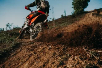 pratica-de-alibi-de-homologacao-em-motos-ktm-enduro-vira-alvo-de-investigacao-na-europa